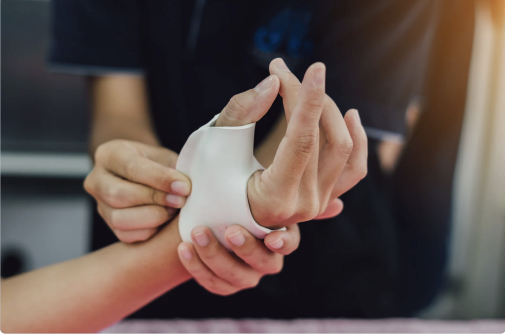 hand injury therapy